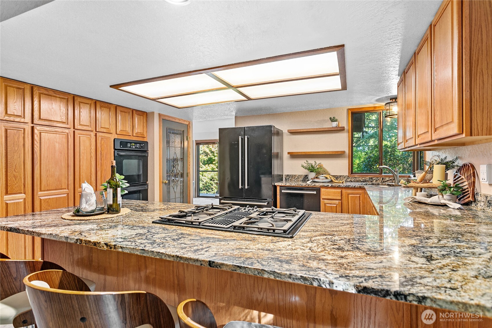 2303 Birch Street Property Photo 12