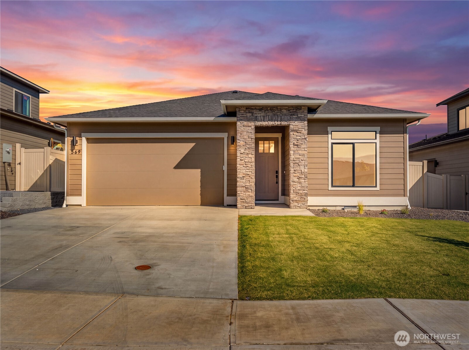 569 S Oasis Loop Property Photo 1