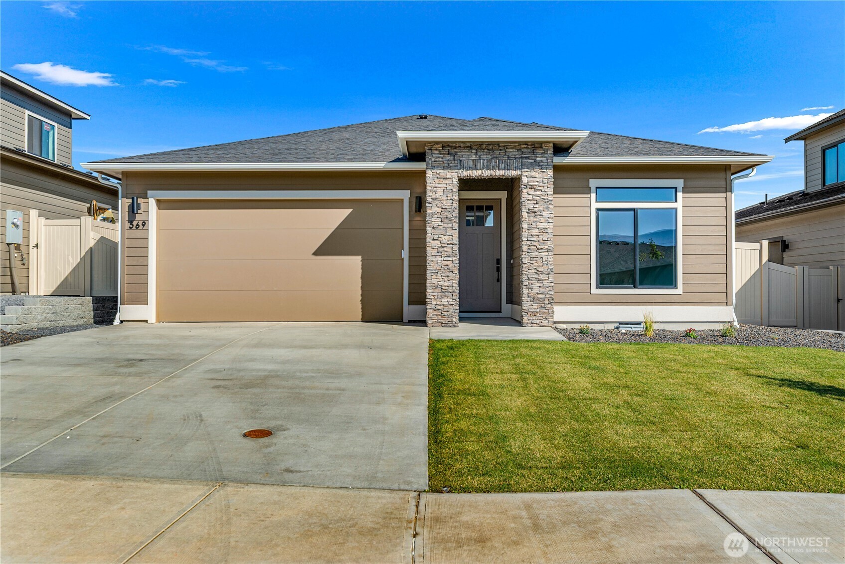 569 S Oasis Loop Property Photo 2