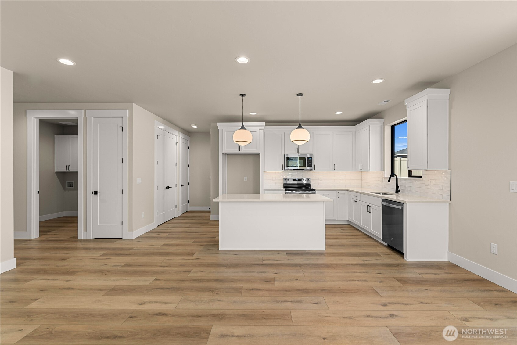 569 S Oasis Loop Property Photo 8