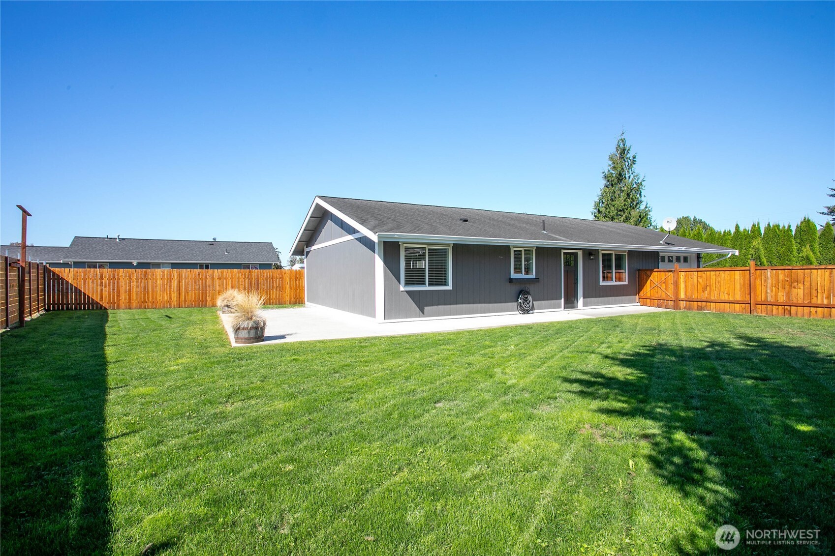 213 Noble Street Property Photo 4