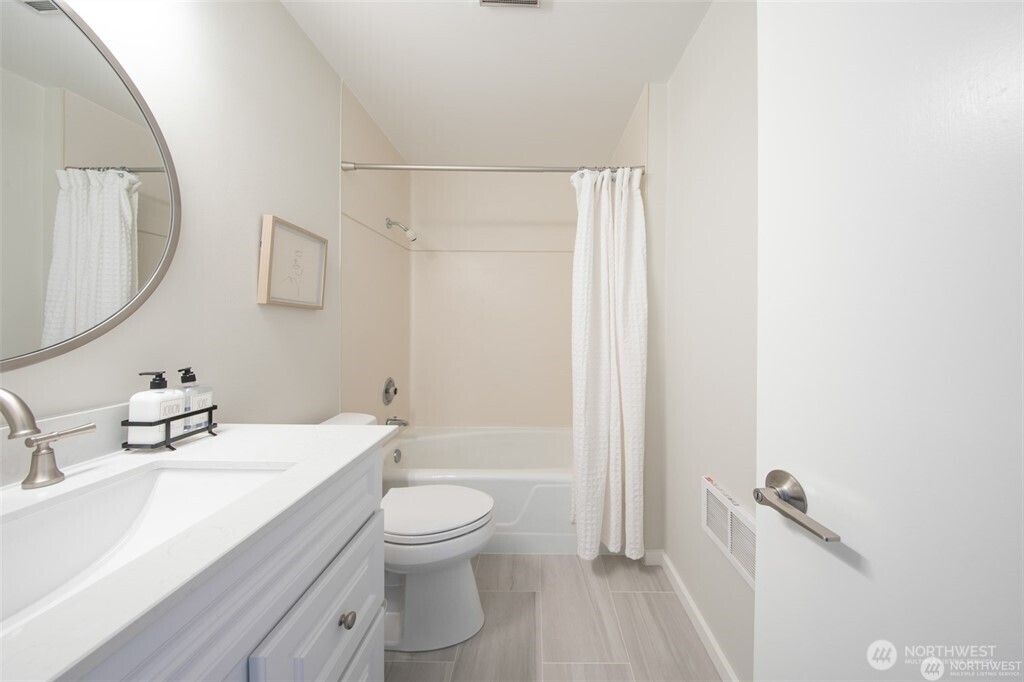 1800 43rd Avenue A105 Property Photo 12