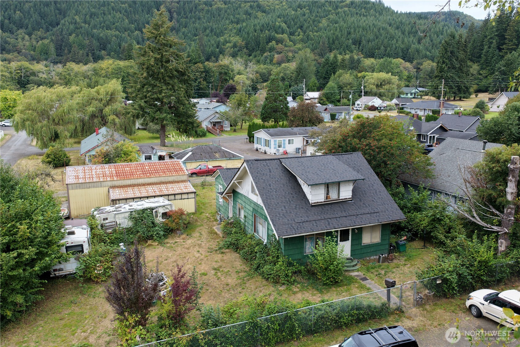 1010 Godfrey Street Property Photo 5