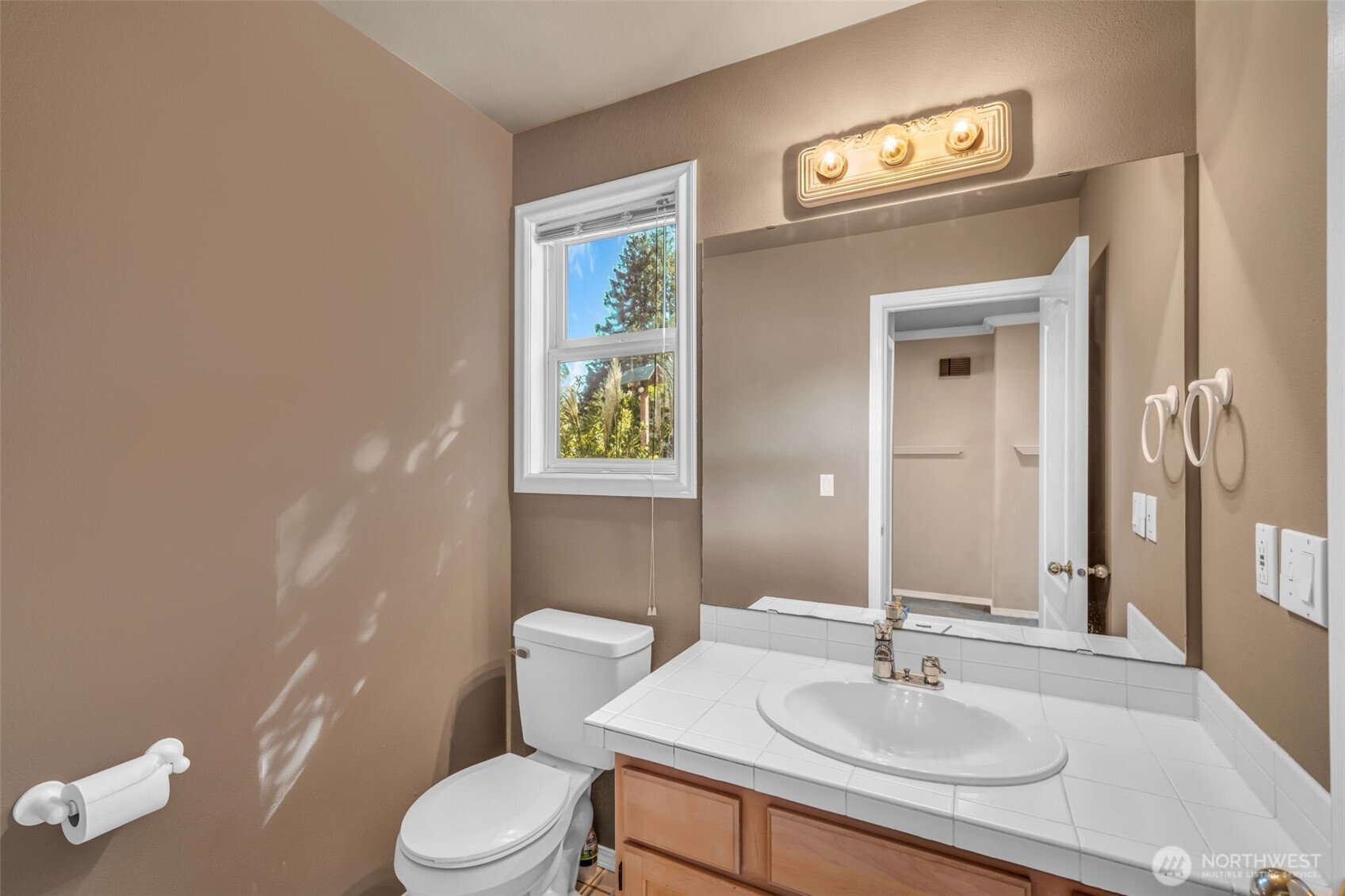 17336 Military Road Property Photo 12