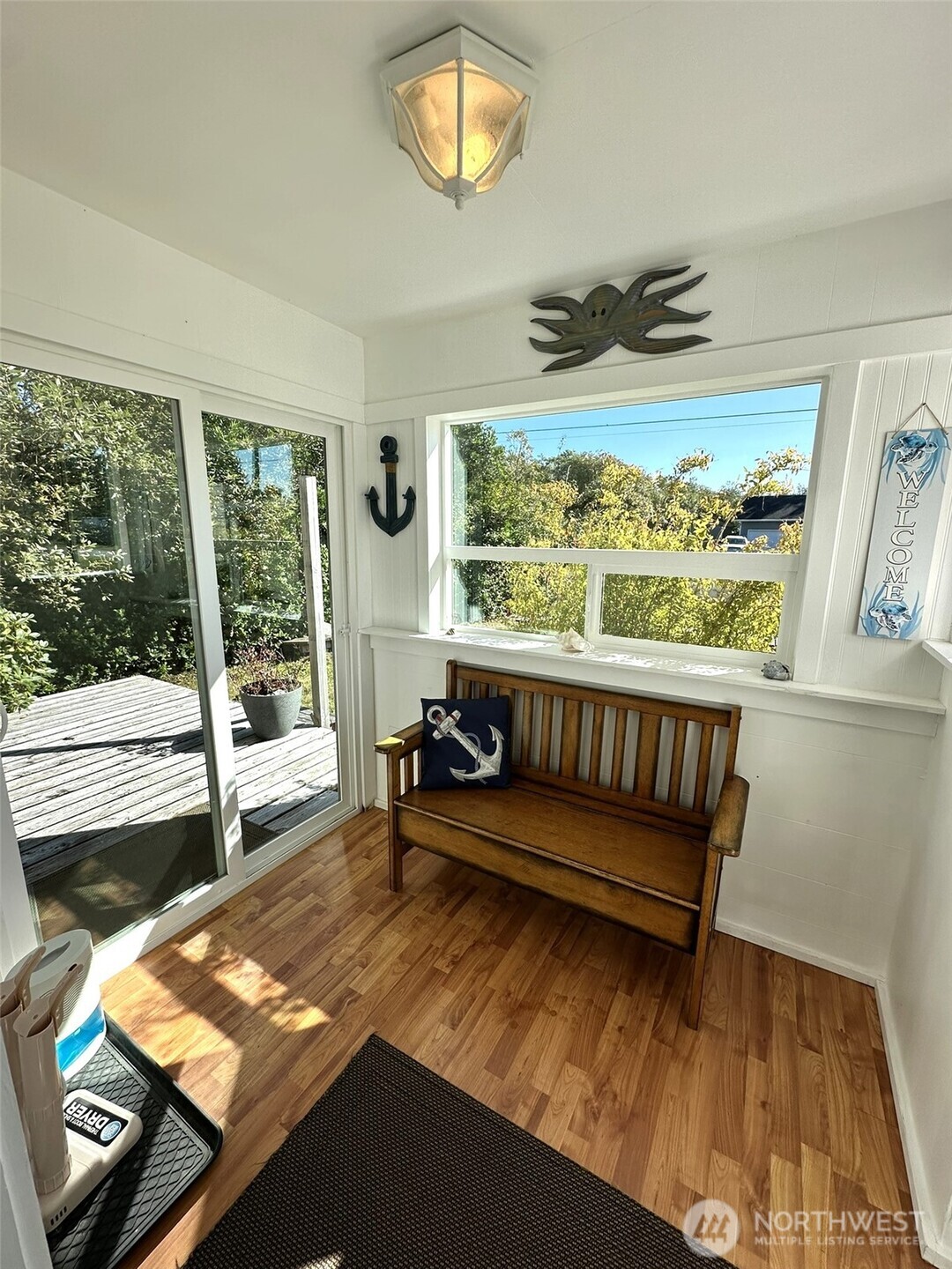 564 Ensign Avenue Property Photo 3
