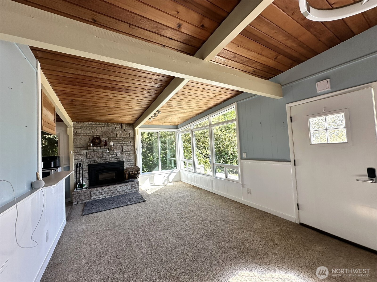 564 Ensign Avenue Property Photo 8