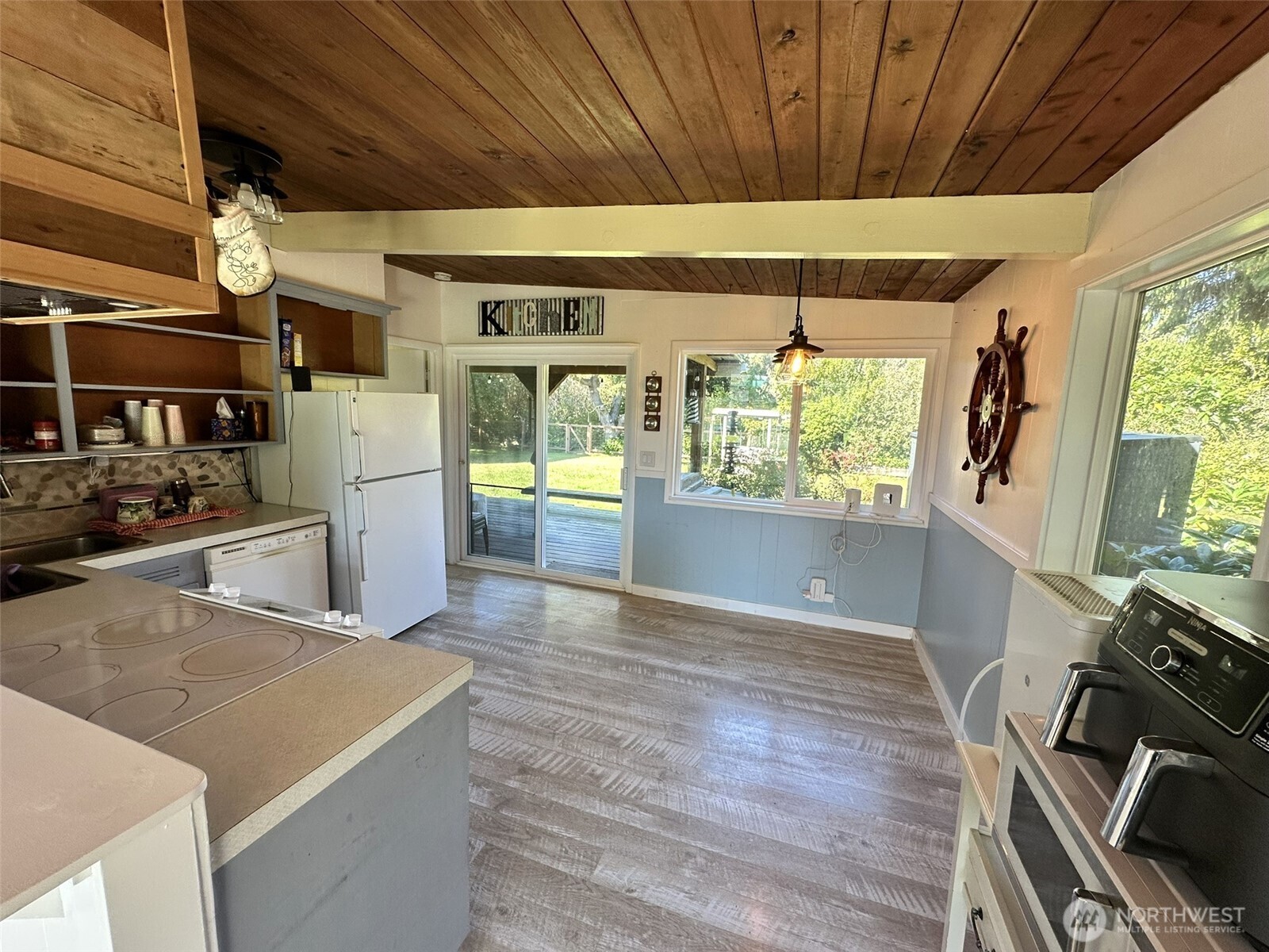 564 Ensign Avenue Property Photo 11