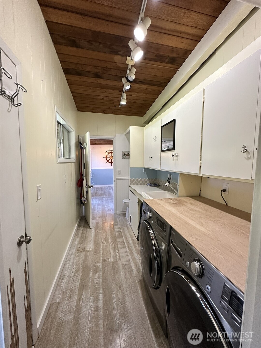 564 Ensign Avenue Property Photo 17