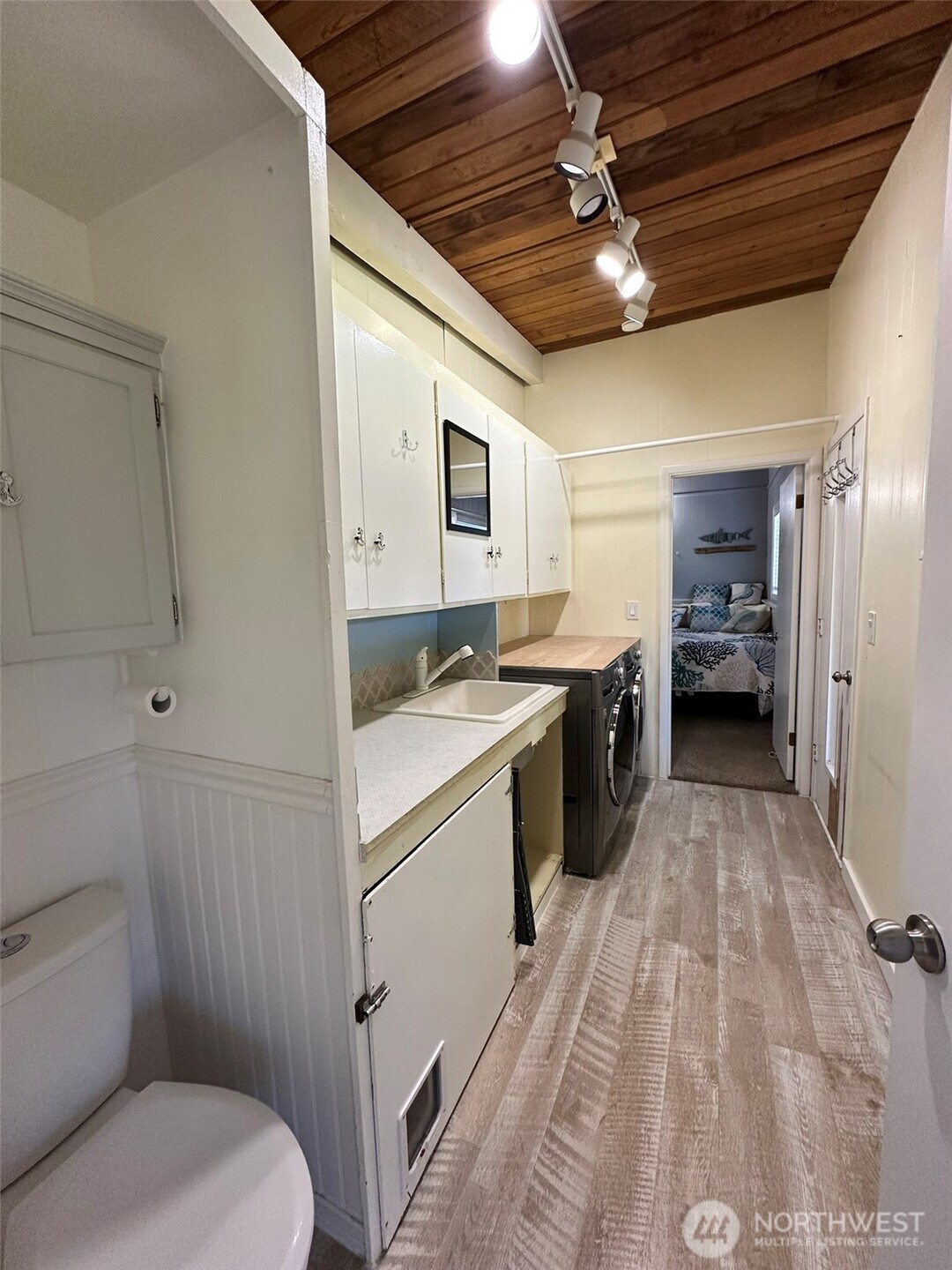 564 Ensign Avenue Property Photo 18