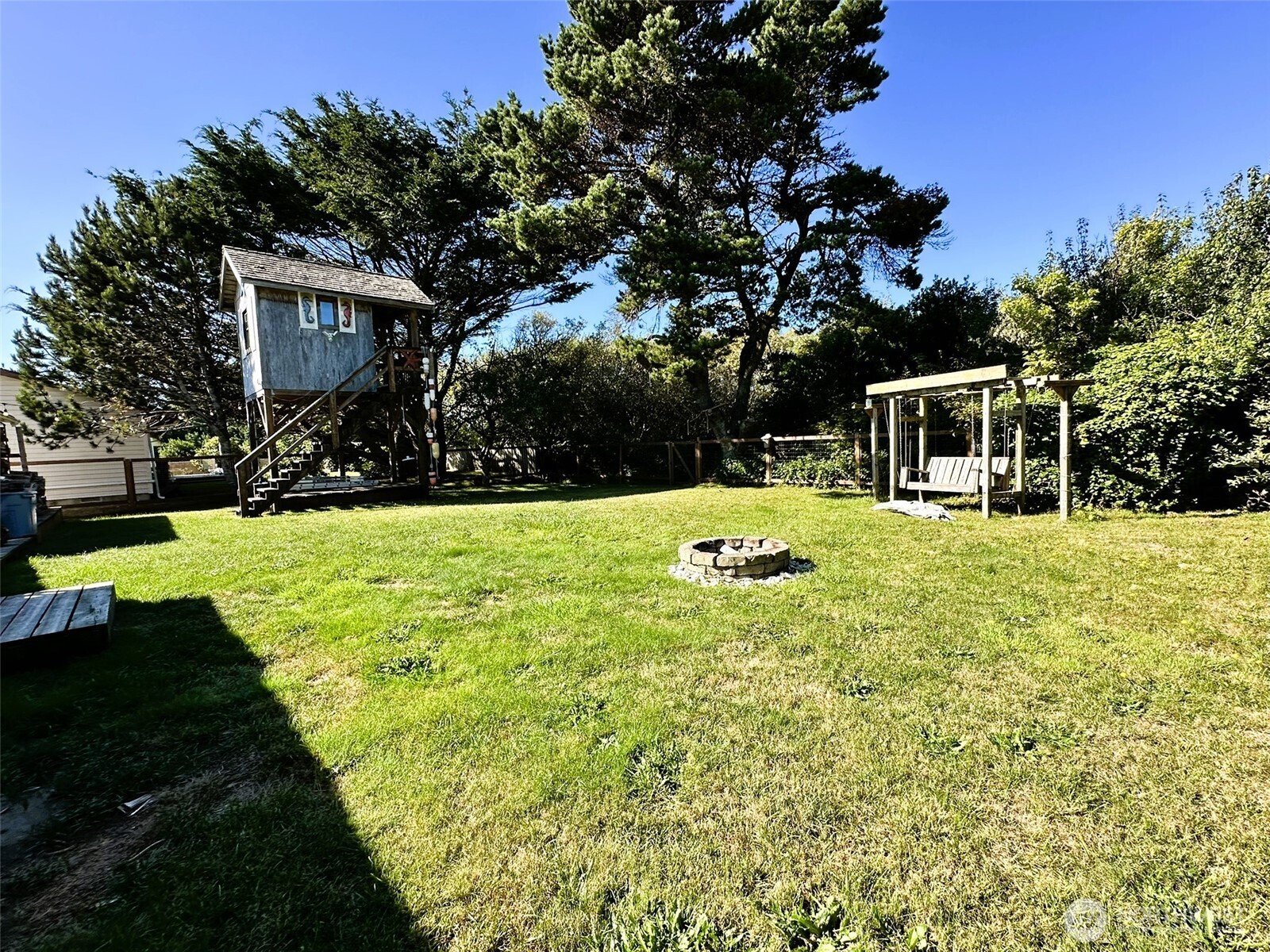 564 Ensign Avenue Property Photo 24