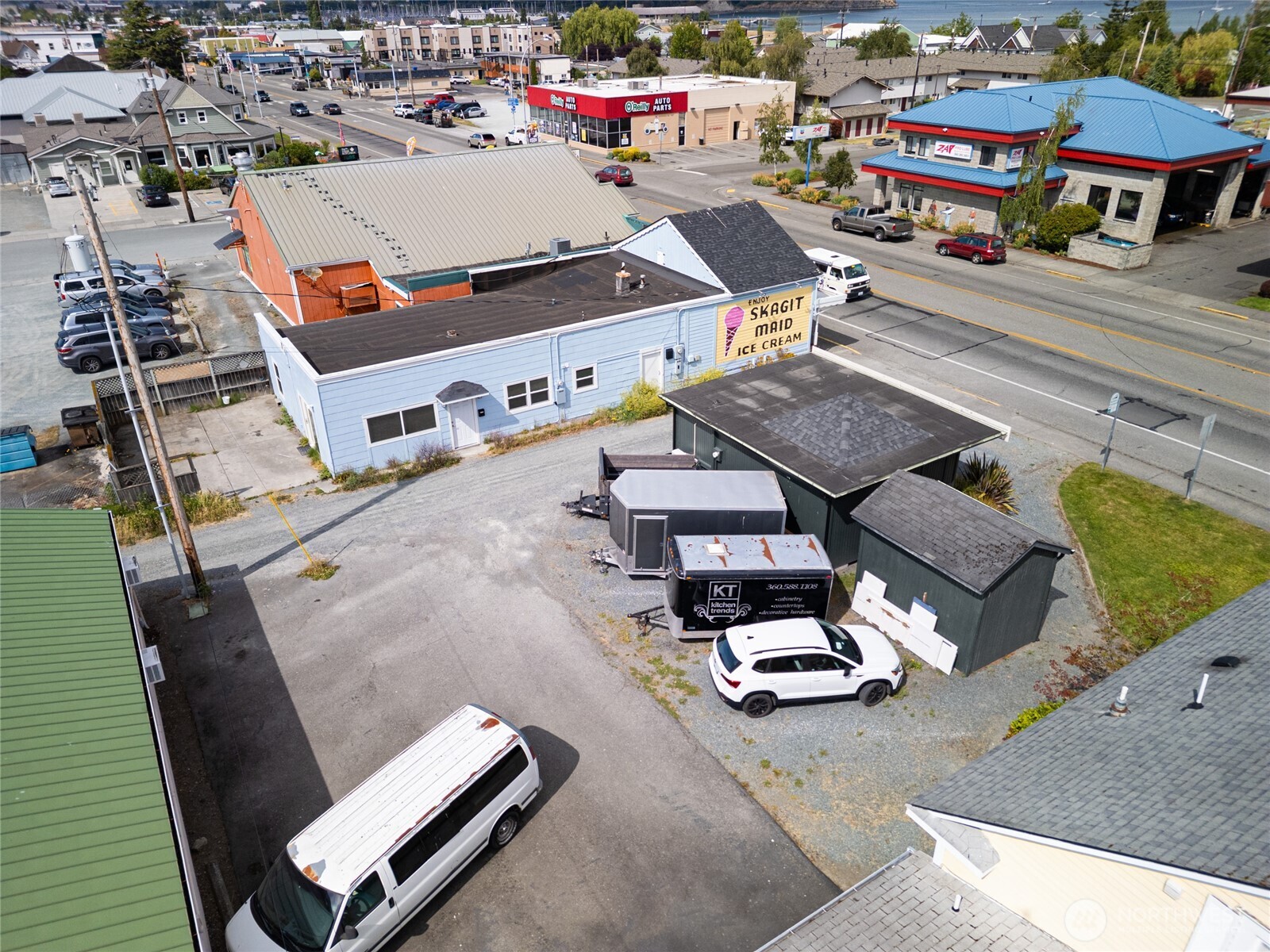 2320 Commercial Avenue Property Photo 14