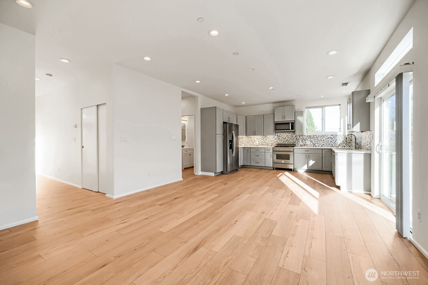 1016 E 40th Street Property Photo 5