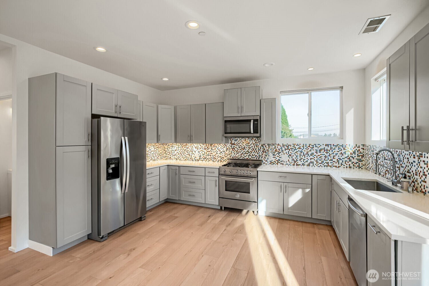 1016 E 40th Street Property Photo 10