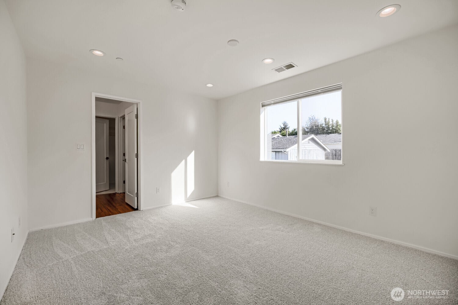 1016 E 40th Street Property Photo 15