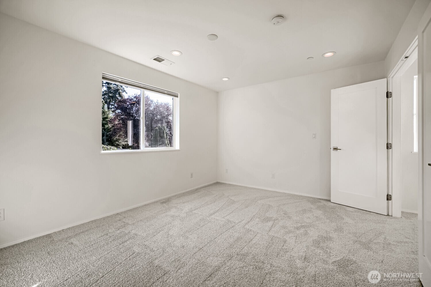 1016 E 40th Street Property Photo 17
