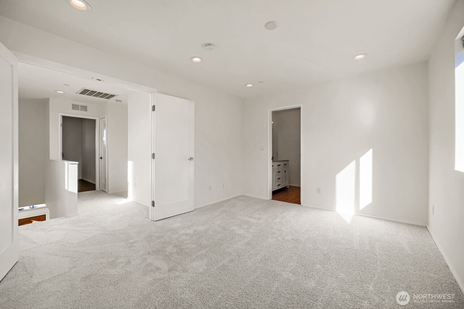 1016 E 40th Street Property Photo 19