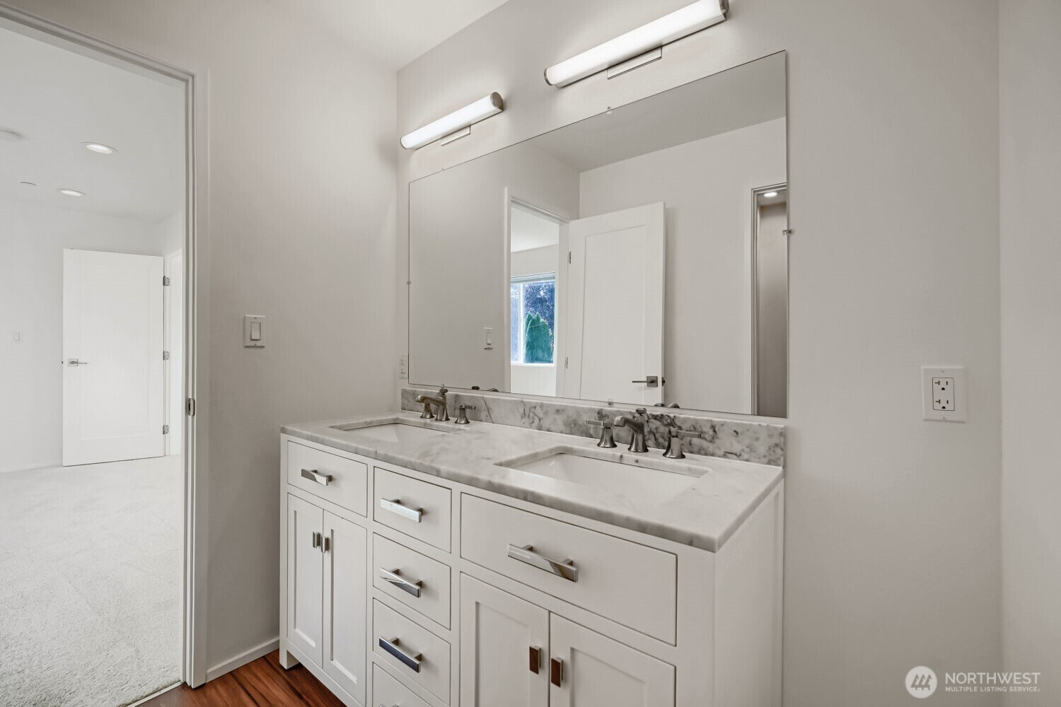 1016 E 40th Street Property Photo 21