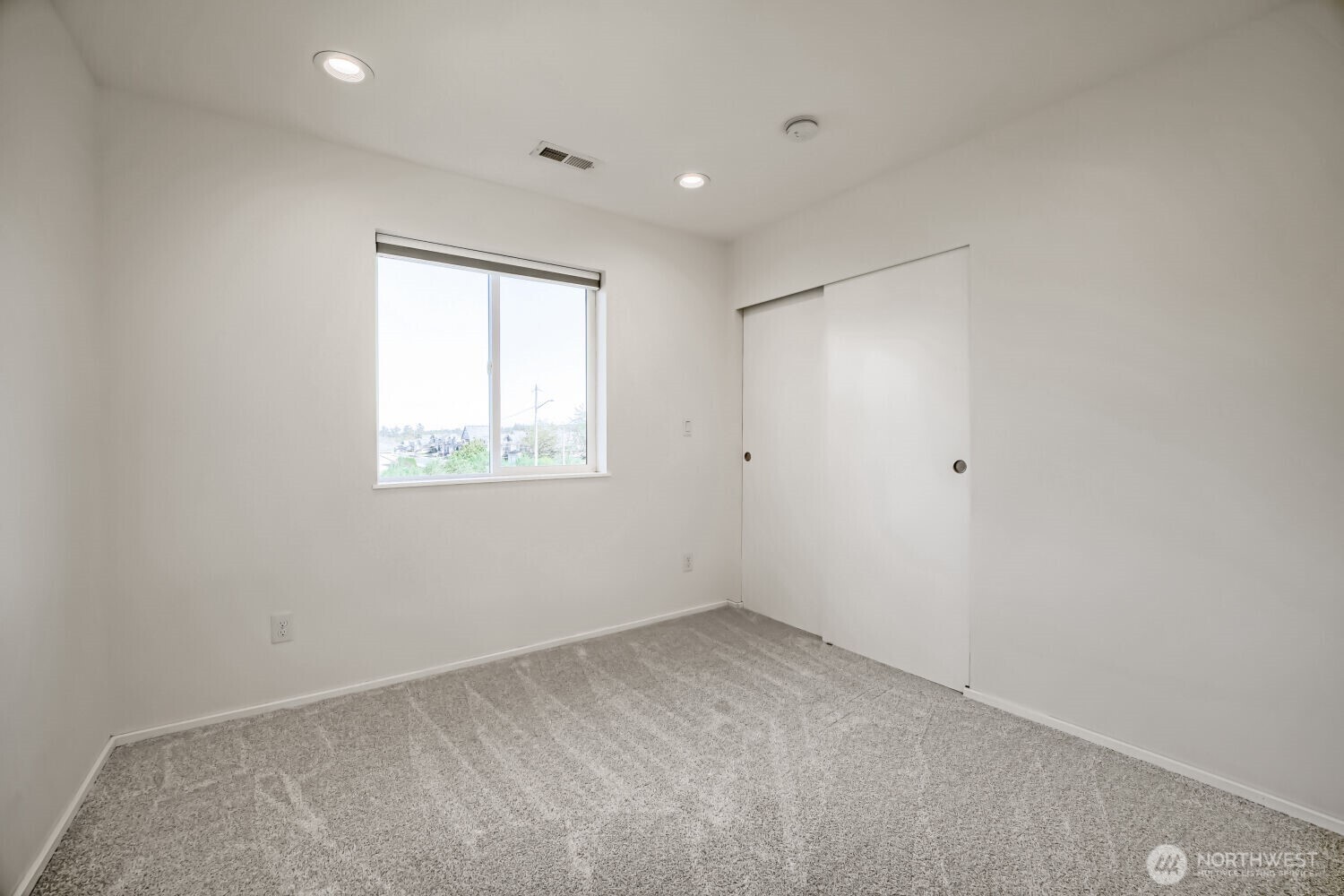 1016 E 40th Street Property Photo 23