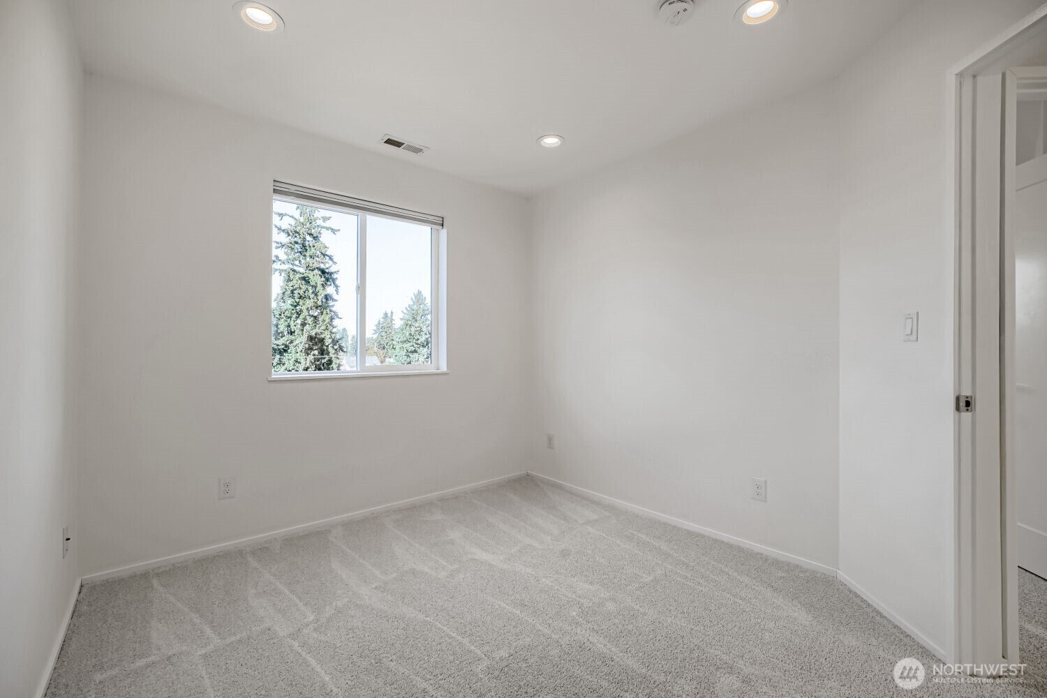 1016 E 40th Street Property Photo 25