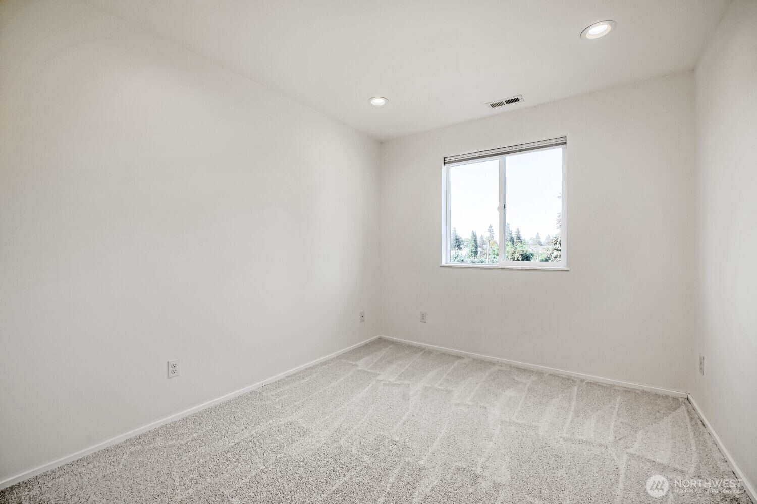 1016 E 40th Street Property Photo 26