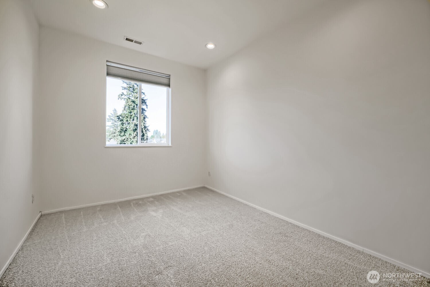 1016 E 40th Street Property Photo 32