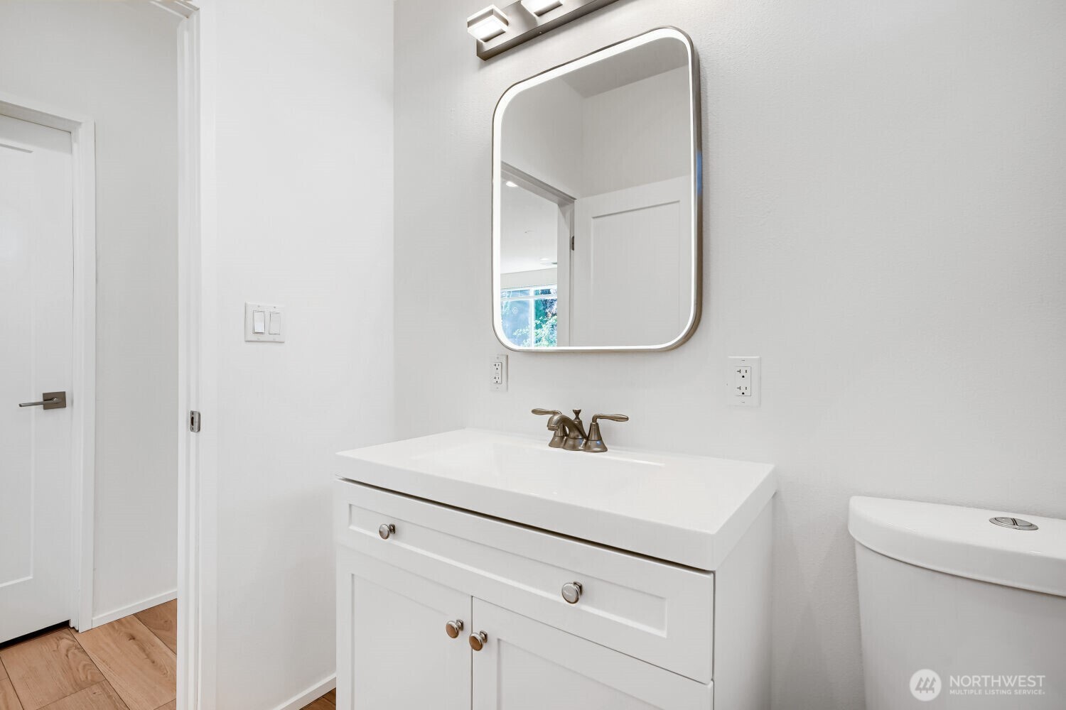 1016 E 40th Street Property Photo 33