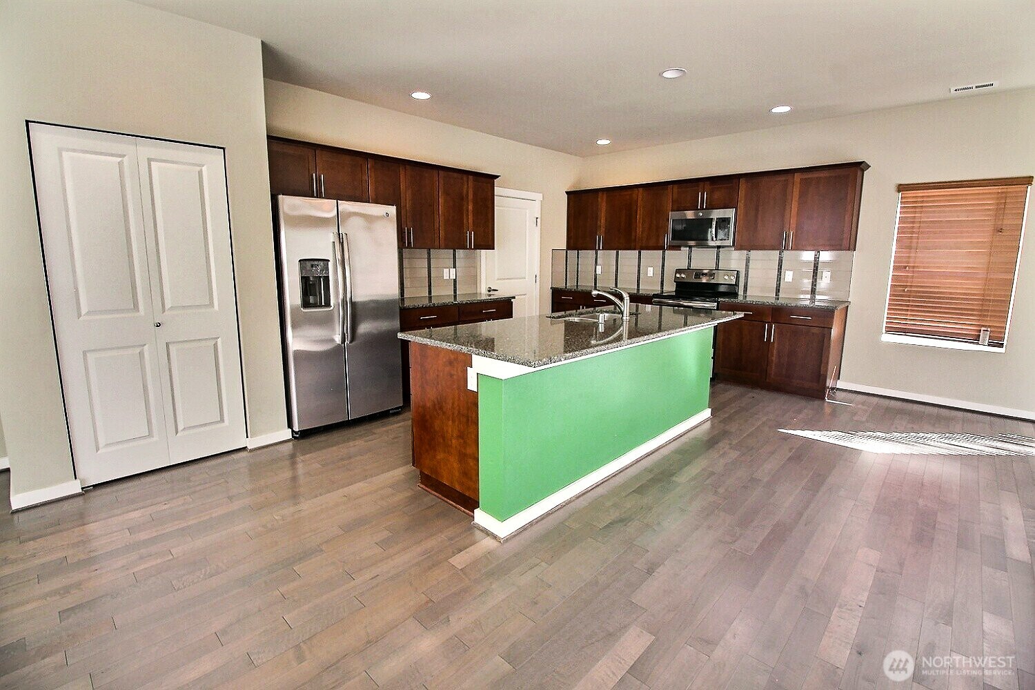 6321 Victoria Avenue Property Photo 2