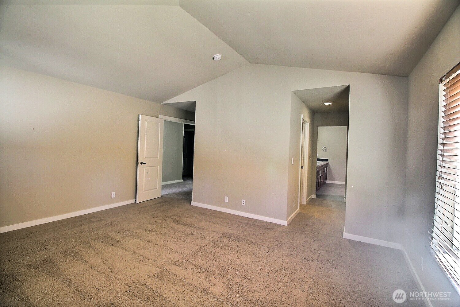 6321 Victoria Avenue Property Photo 8