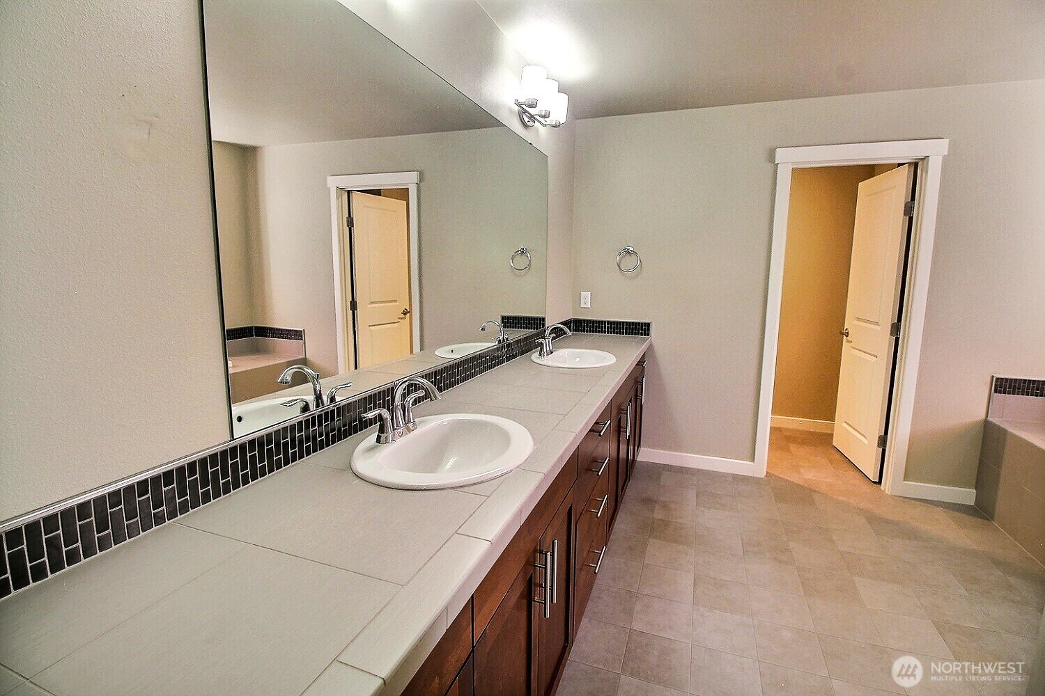 6321 Victoria Avenue Property Photo 13