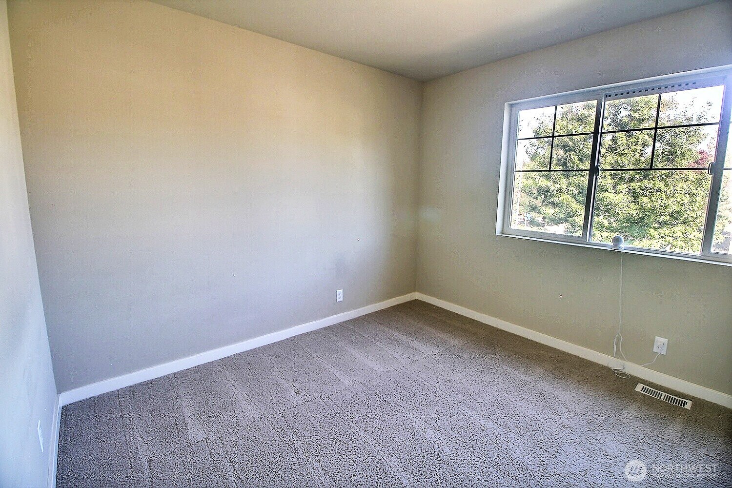 6321 Victoria Avenue Property Photo 14