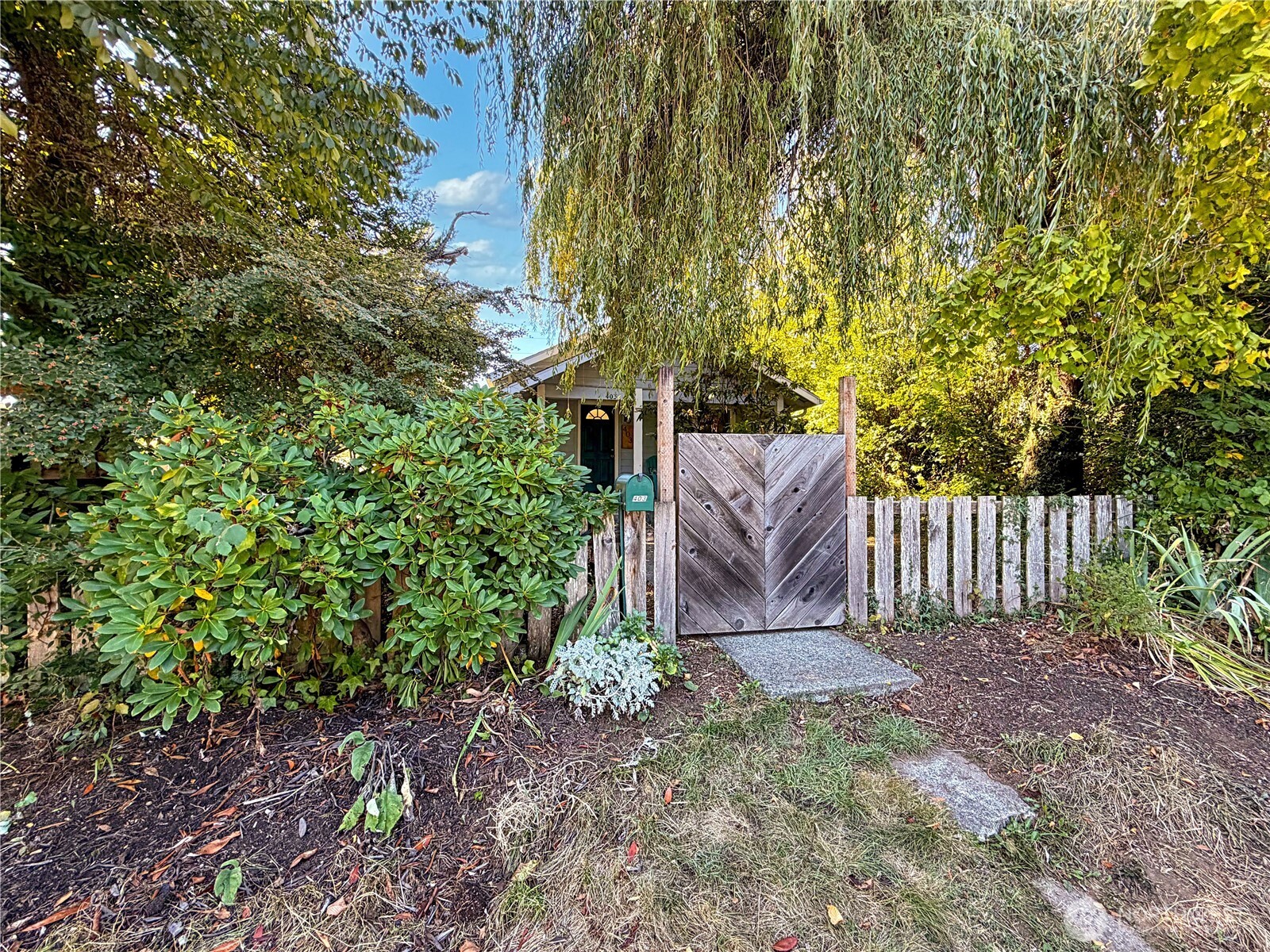 403 Cushing Street Property Photo 3