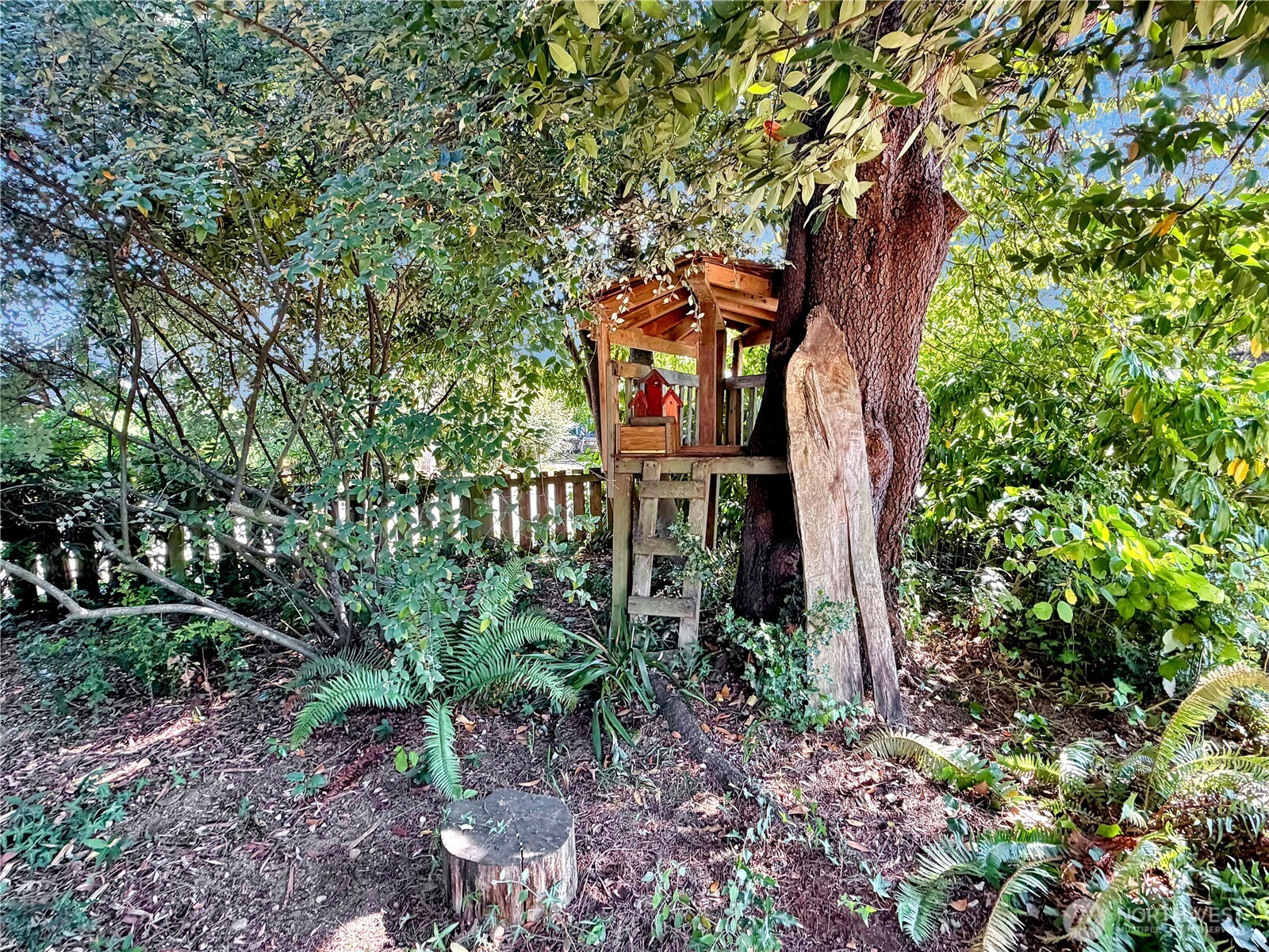 403 Cushing Street Property Photo 4
