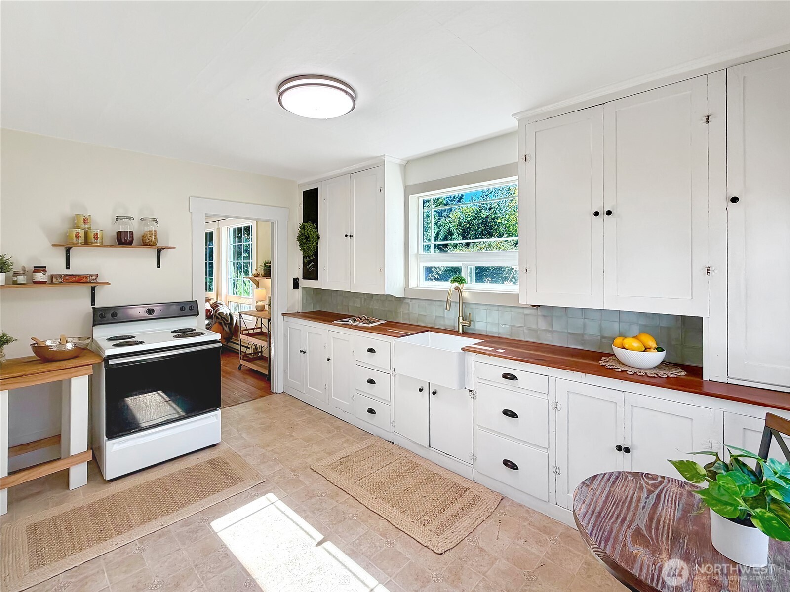403 Cushing Street Property Photo 11