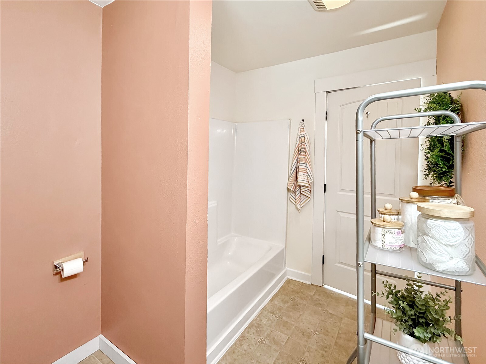403 Cushing Street Property Photo 14