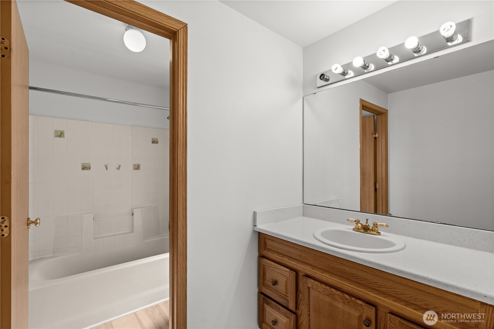 19920 14th Avenue Property Photo 9