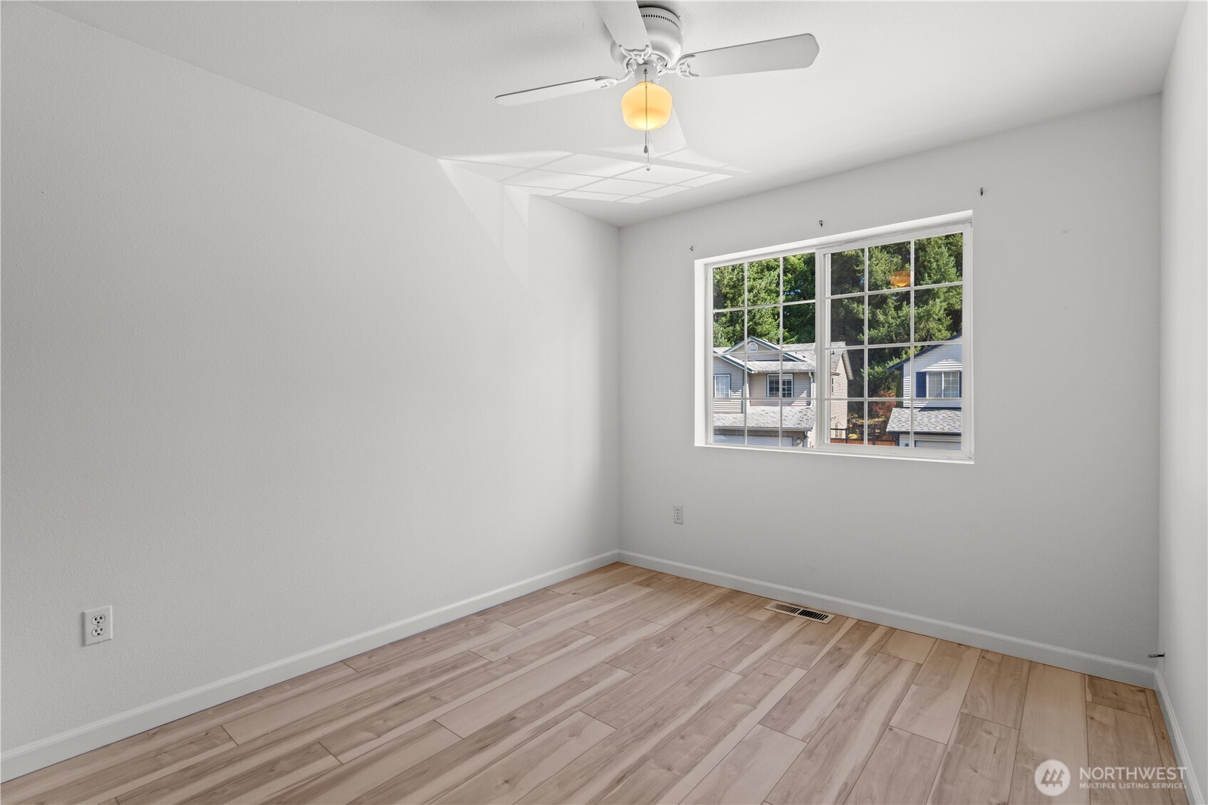 19920 14th Avenue Property Photo 11