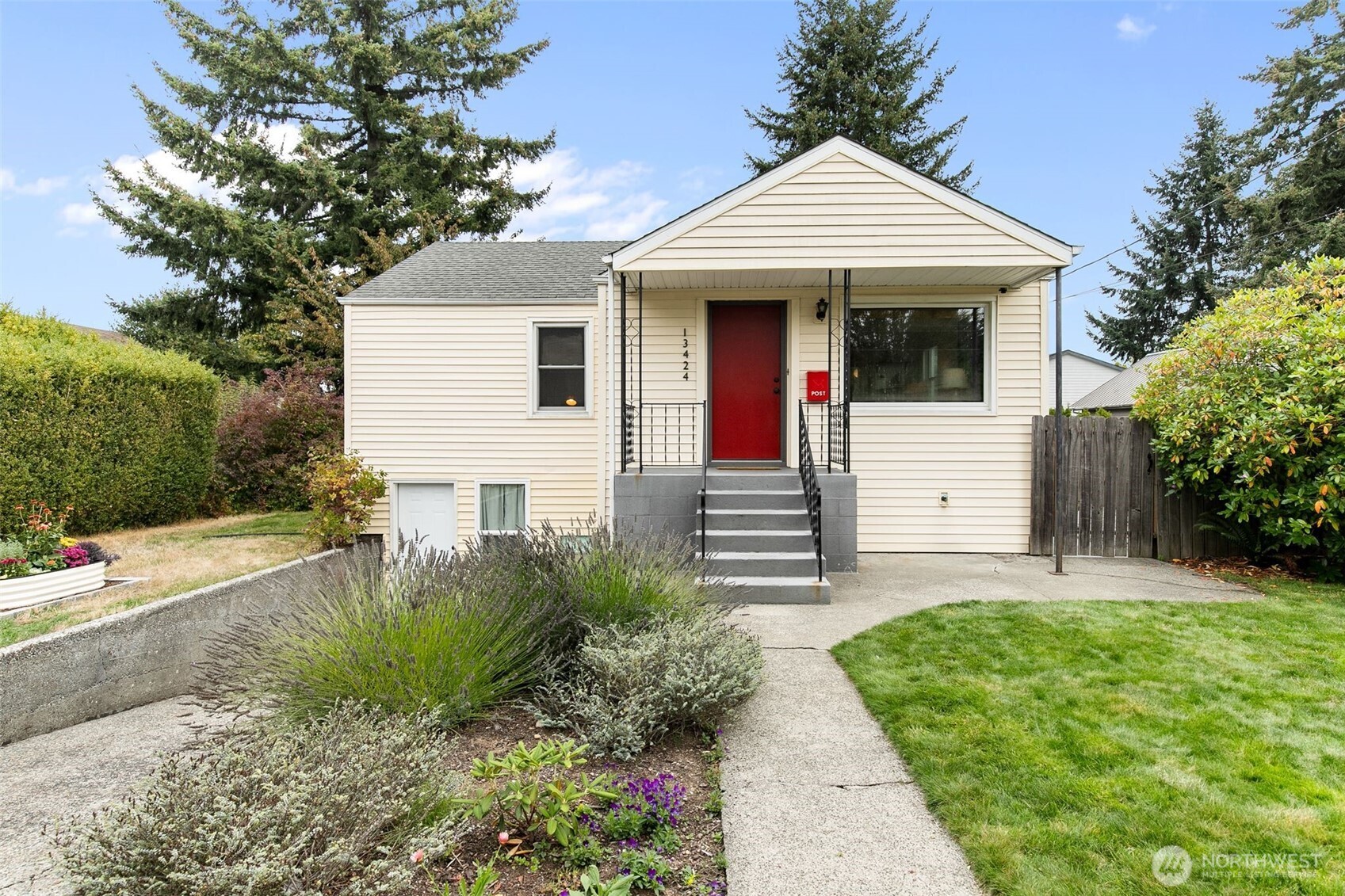 13424 2nd Avenue Property Photo 1