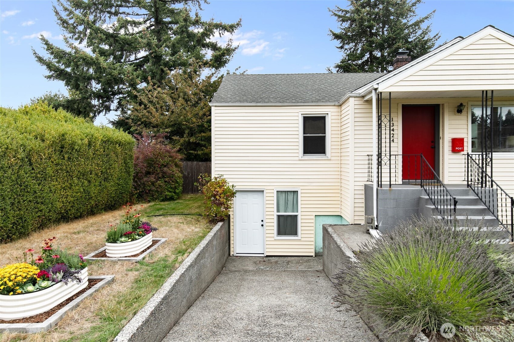 13424 2nd Avenue Property Photo 32