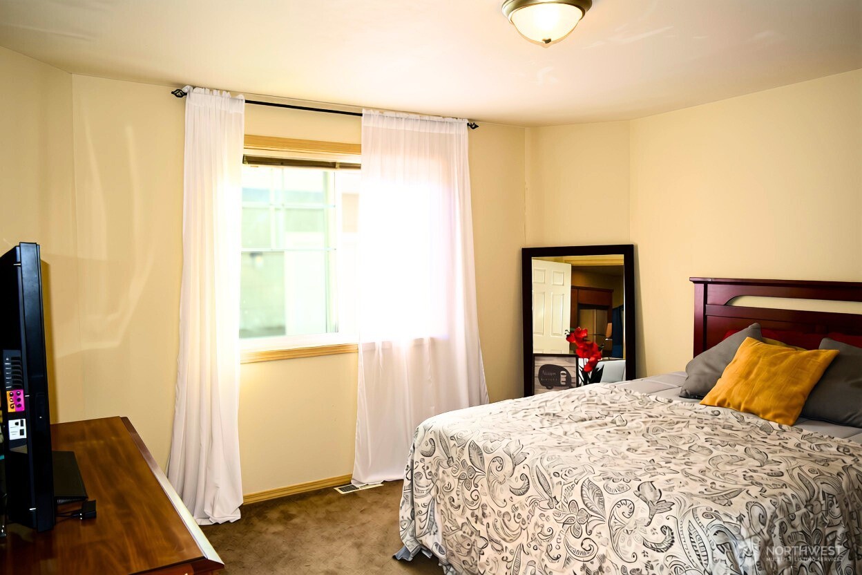 1803 Wildflower Way Property Photo 12