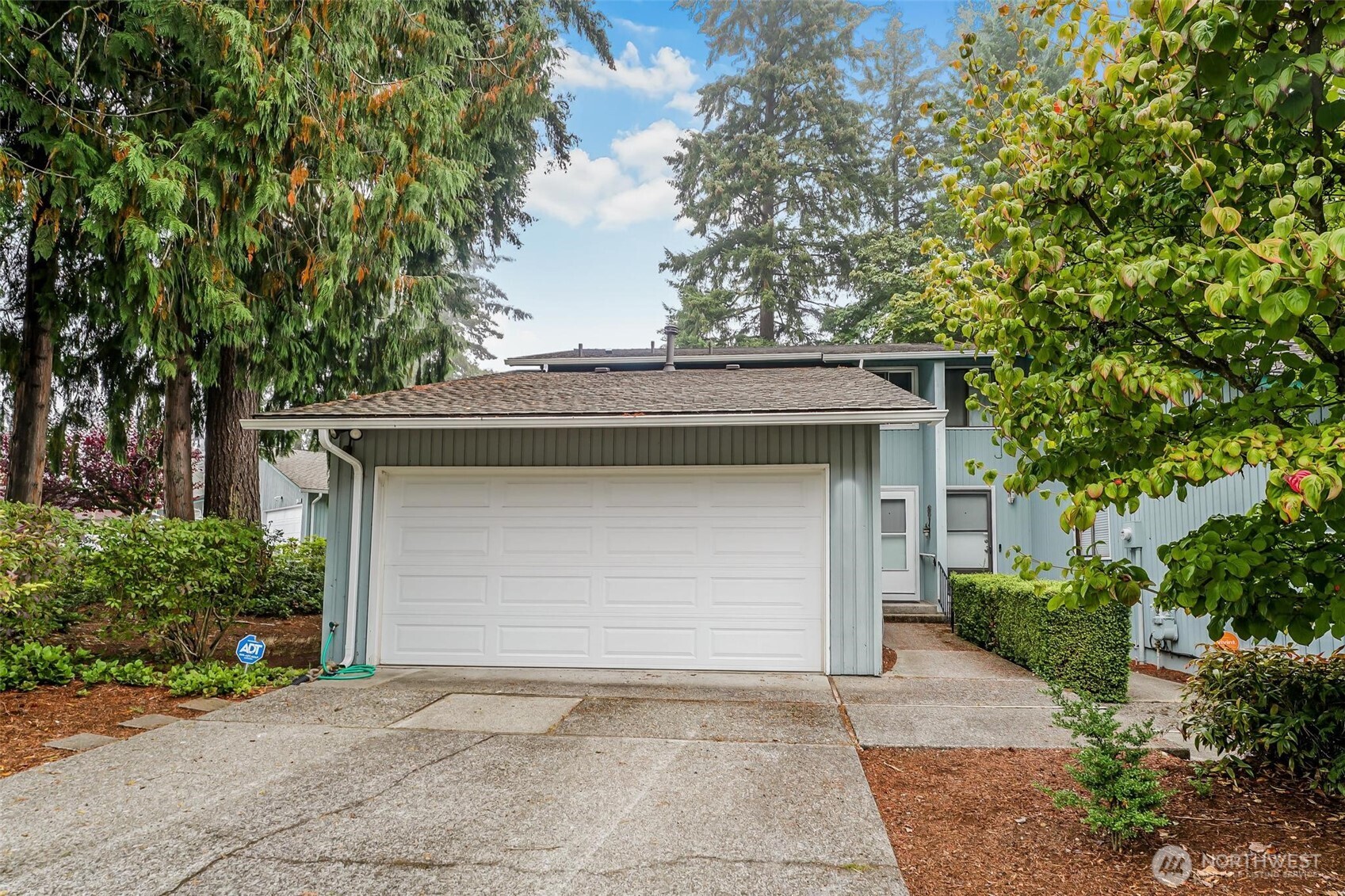 2702 Fir Street Property Photo 1
