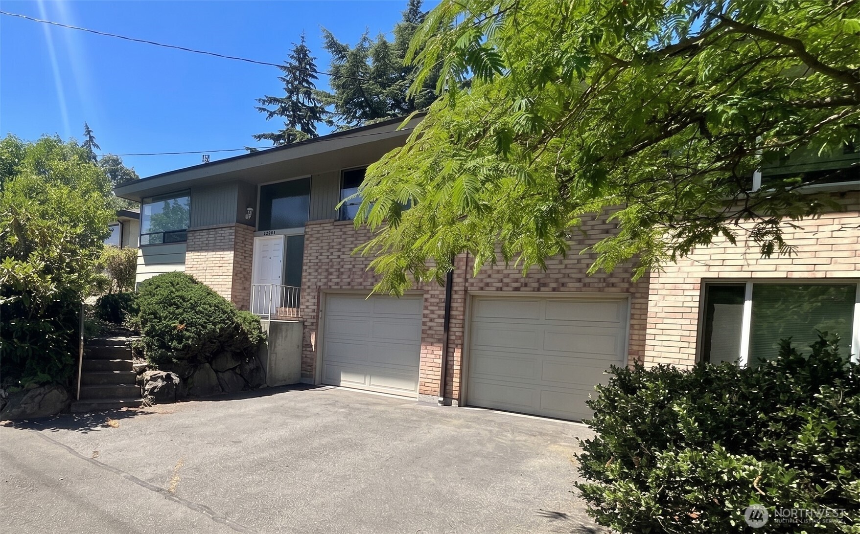13807 Greenwood Avenue Property Photo 2
