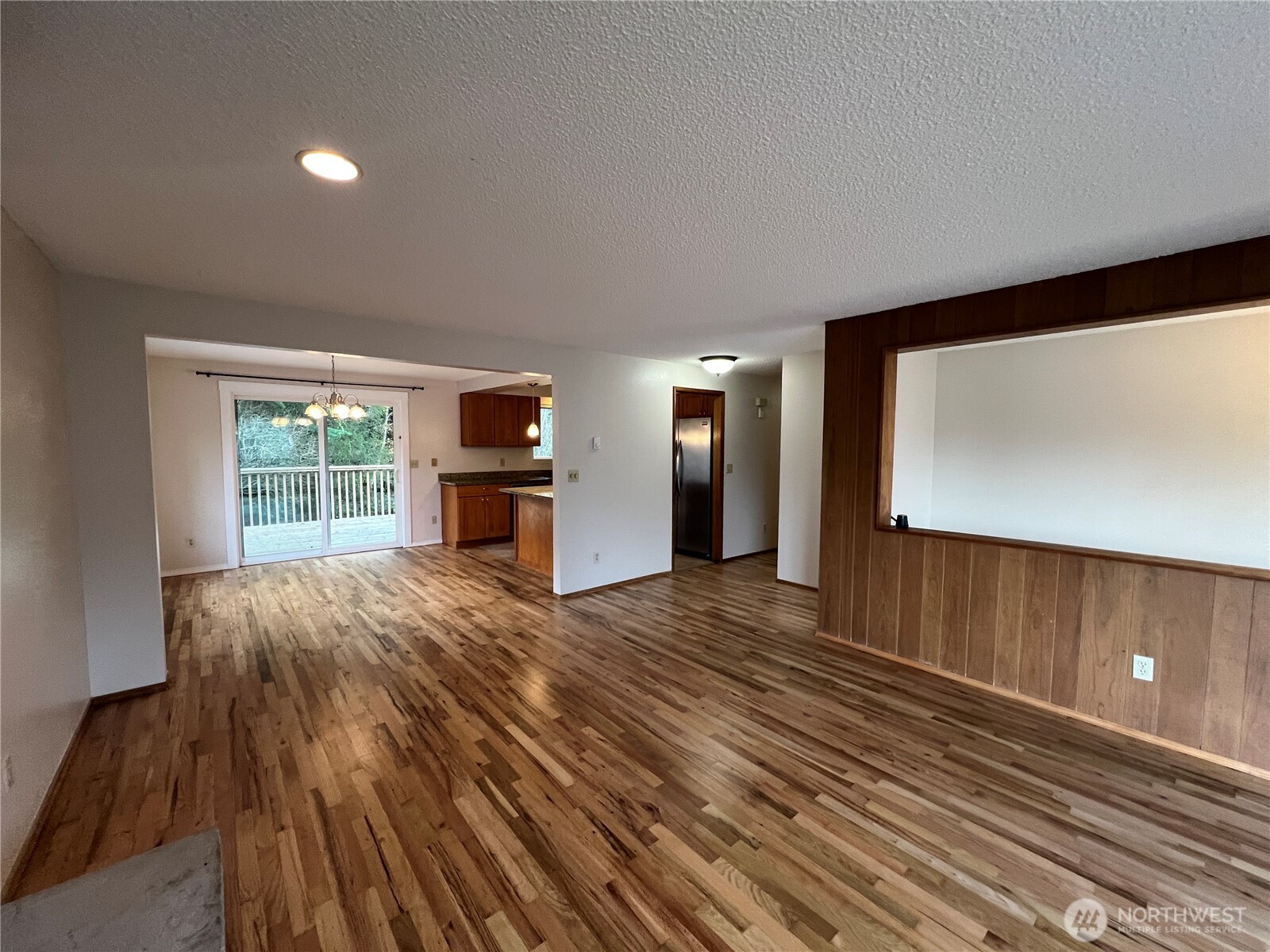 13807 Greenwood Avenue Property Photo 4