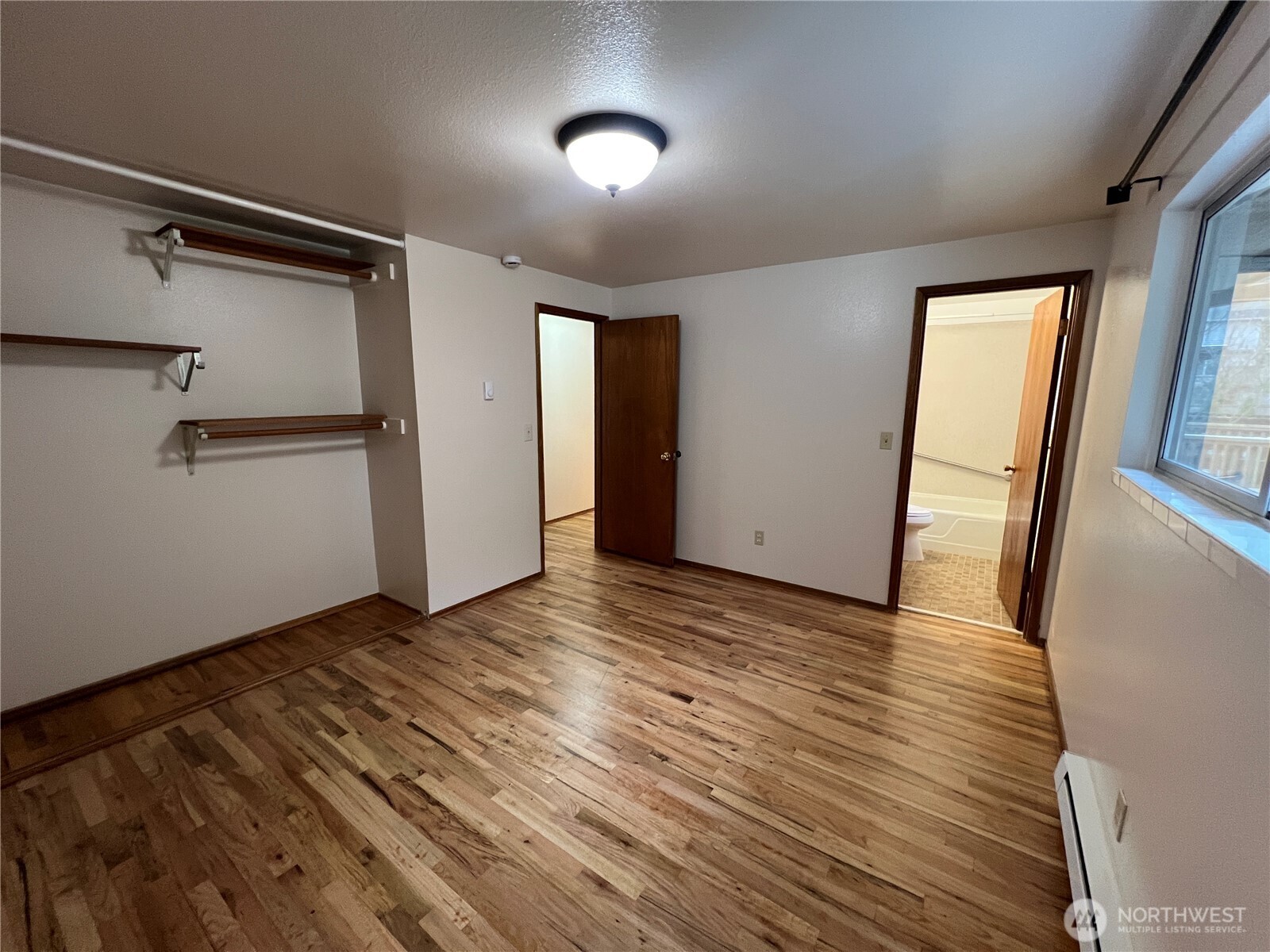 13807 Greenwood Avenue Property Photo 8
