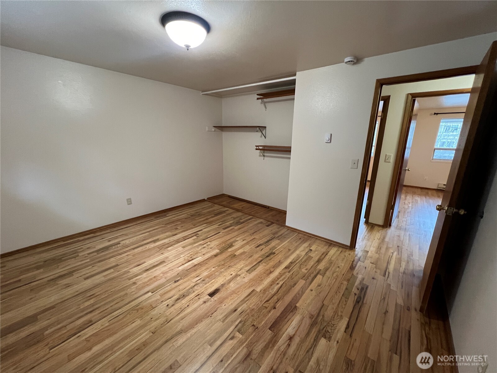 13807 Greenwood Avenue Property Photo 9