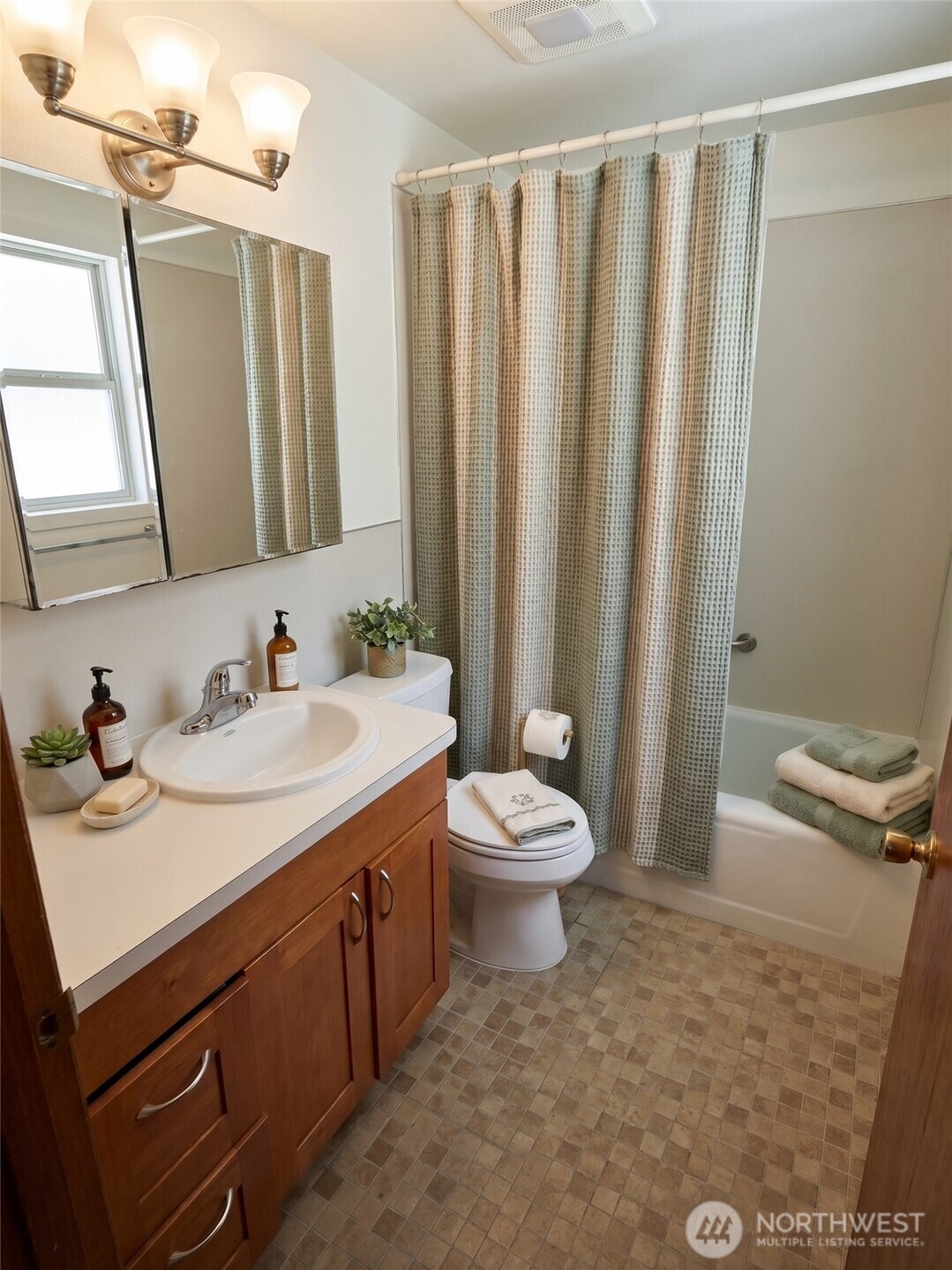 13807 Greenwood Avenue Property Photo 10