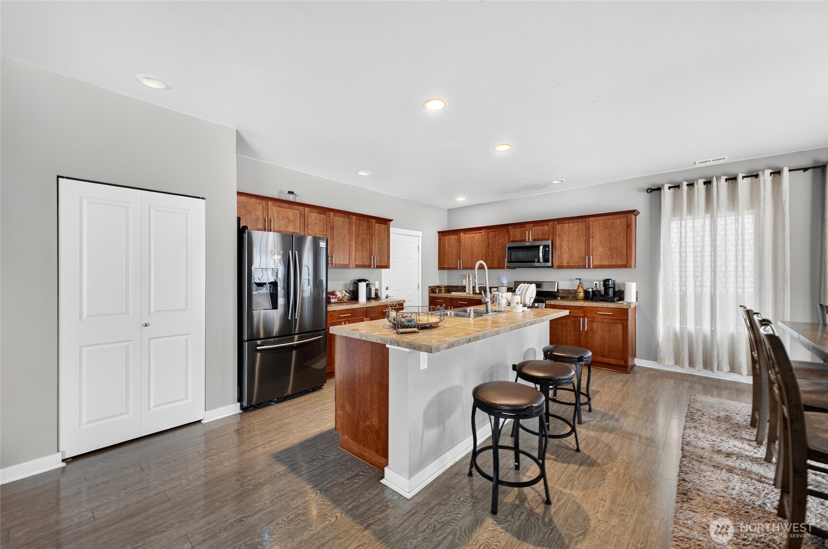 6321 Thomas Place Property Photo 10