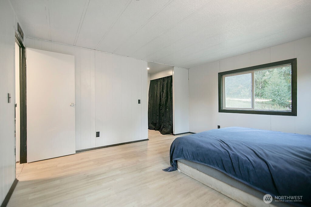2746 S Silver Lake Road Property Photo 17