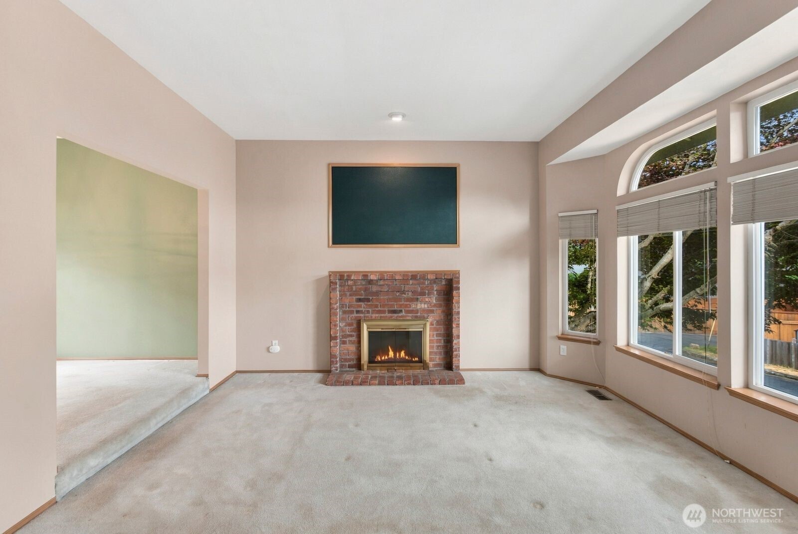 15928 Larch Way Property Photo 5