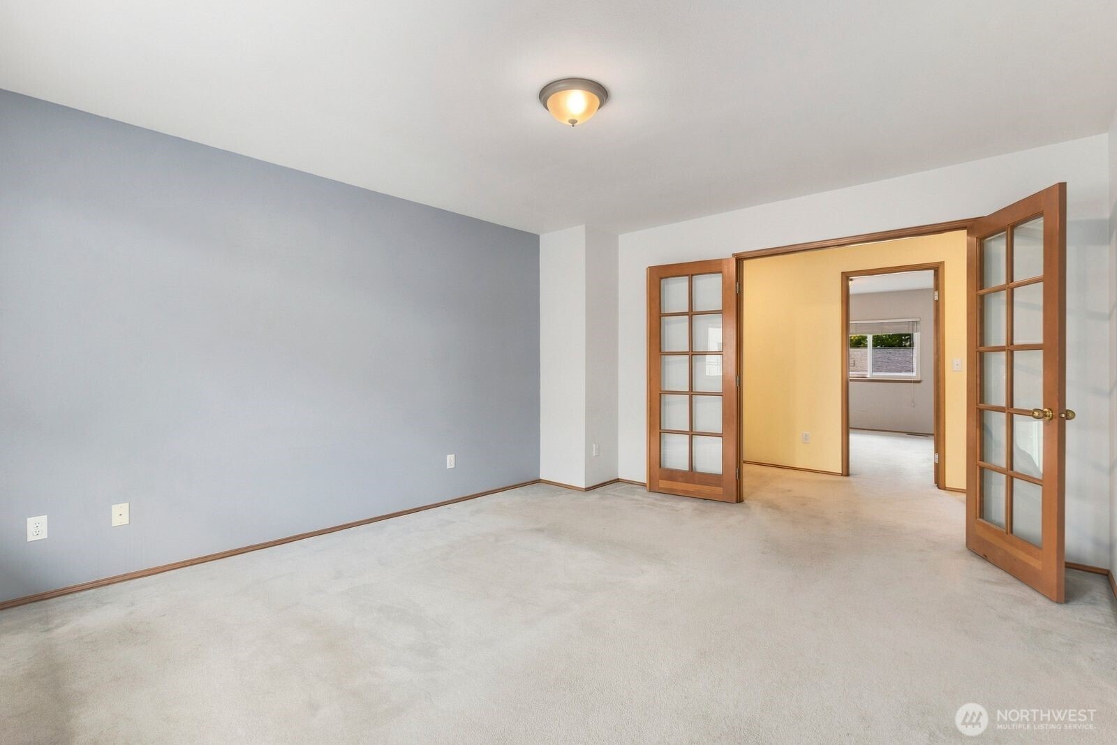 15928 Larch Way Property Photo 14