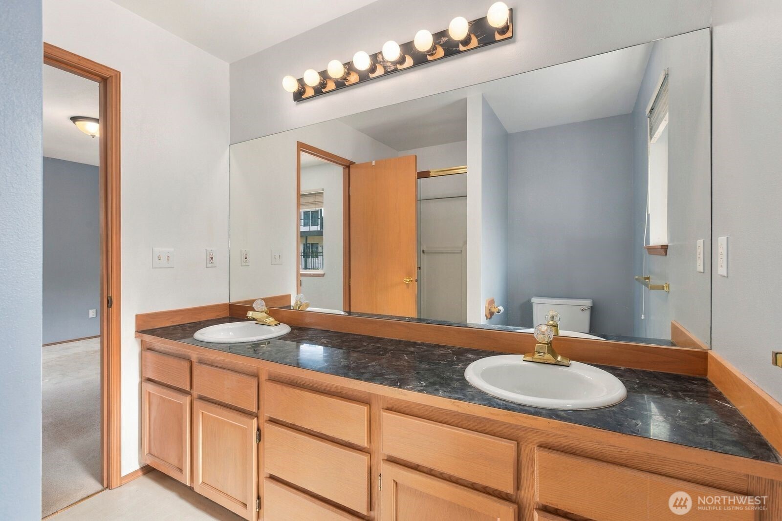 15928 Larch Way Property Photo 15